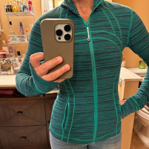 LULU LEMON SPORT JACKET LIKE NEW - Picture 2 of 9